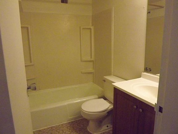5th image of 6001 Arlington Blvd APT 214