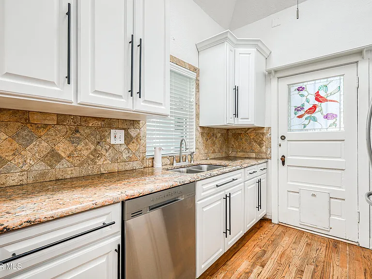 715 E Robinson Ave — Photo 16