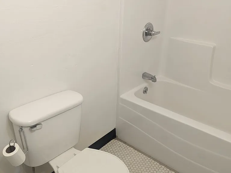 123 W Moniteau St — Photo 16