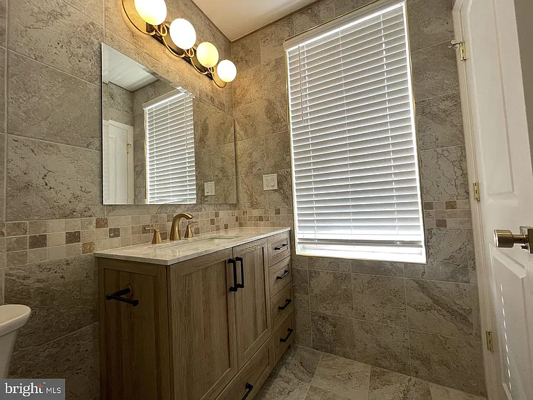 2101 S Hicks St — Photo 19