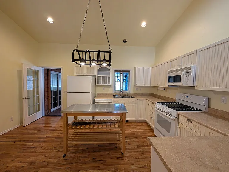 224 Capitan Cir — Photo 19