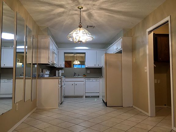 3rd image of 618 Mary Lee Ln