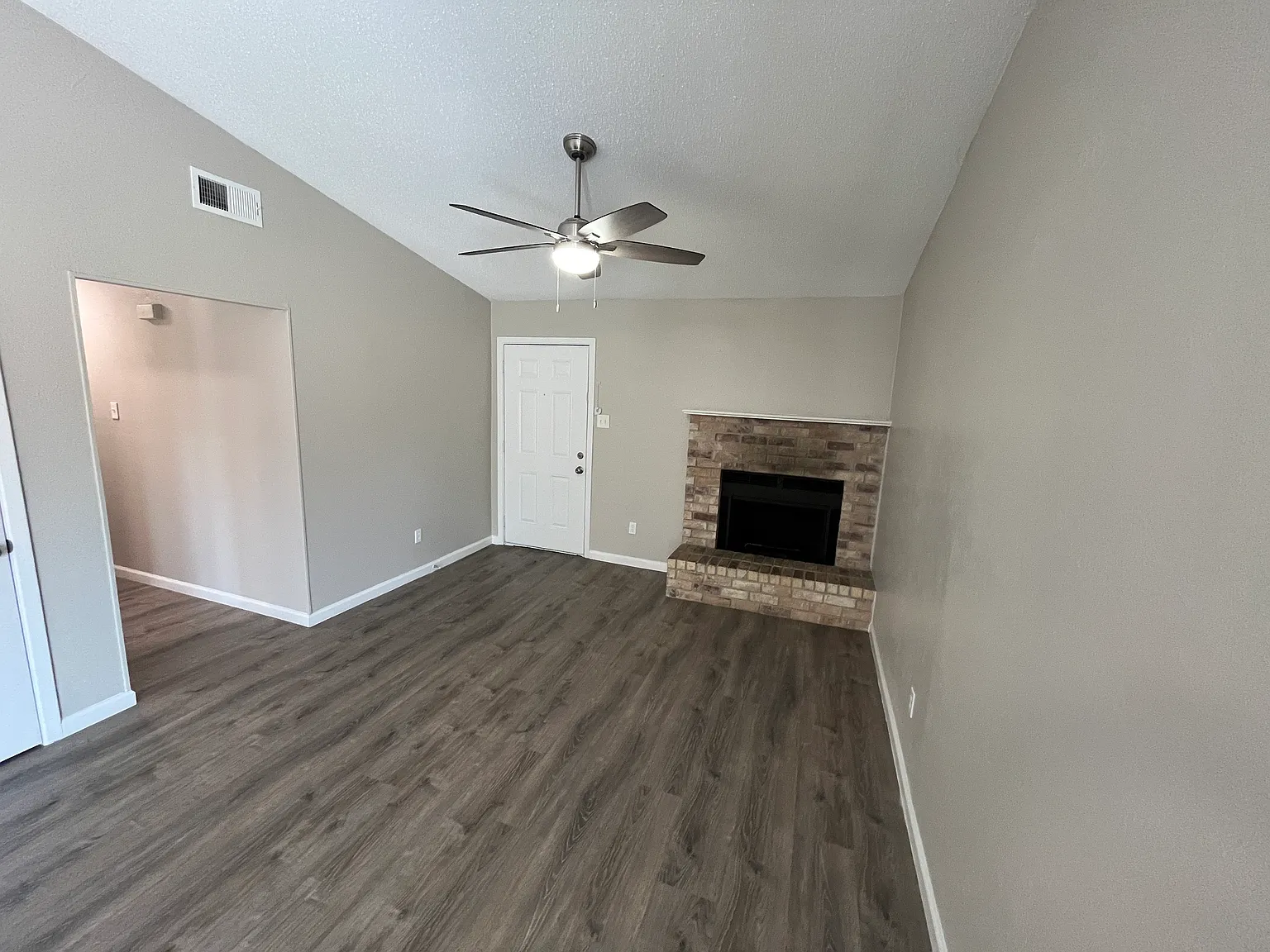 3 bed, 1191 sqft, $1,750 — Photo 2