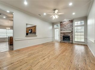 2521 Classic Ct W, Bedford, TX 76021