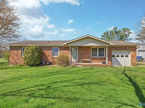 102 Greenwood Ln, Geraldine, AL 35974