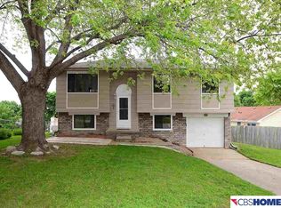 7745 Cottonwood Ave, La Vista, NE 68128