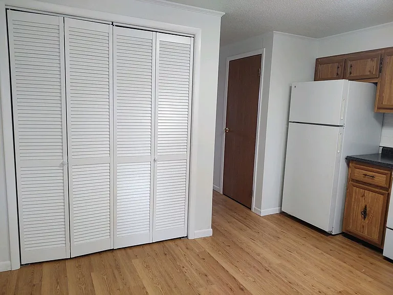 225 McKnight St — Photo 5