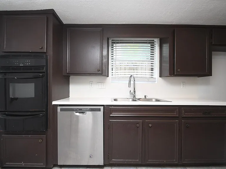 510 Chambly Dr — Photo 42