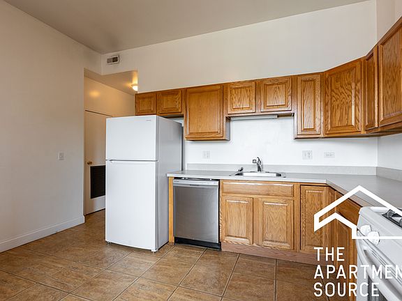 3rd image of 3420 N Sheffield Ave APT 3