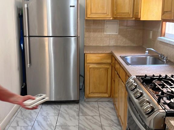 3rd image of 2553 Colden Ave #2