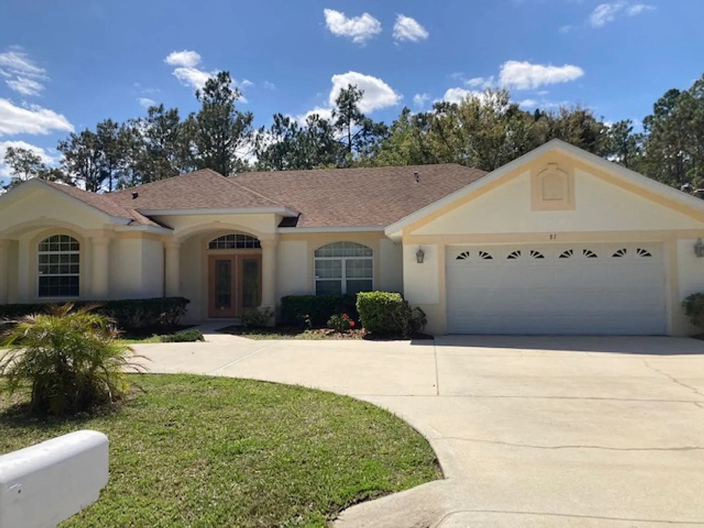 Luxurious 4-Bedroom / 3-Bathroom Home with 2-Car Garage & Circular Driveway — Photo 2