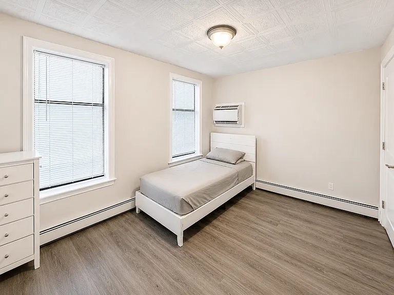 195 Maverick St #1 — Photo 12