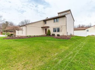 5580 Creek Run Dr, North Royalton, OH 44133