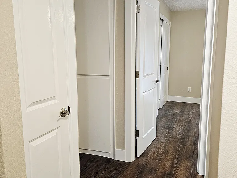 1561 N Manzanita St — Photo 5