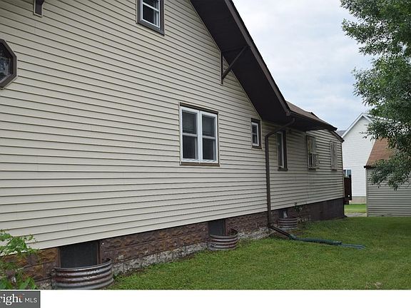4th image of 1217 Spruce Ave