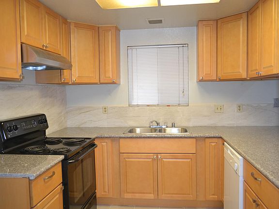 2nd image of 2736 Plantation Pl