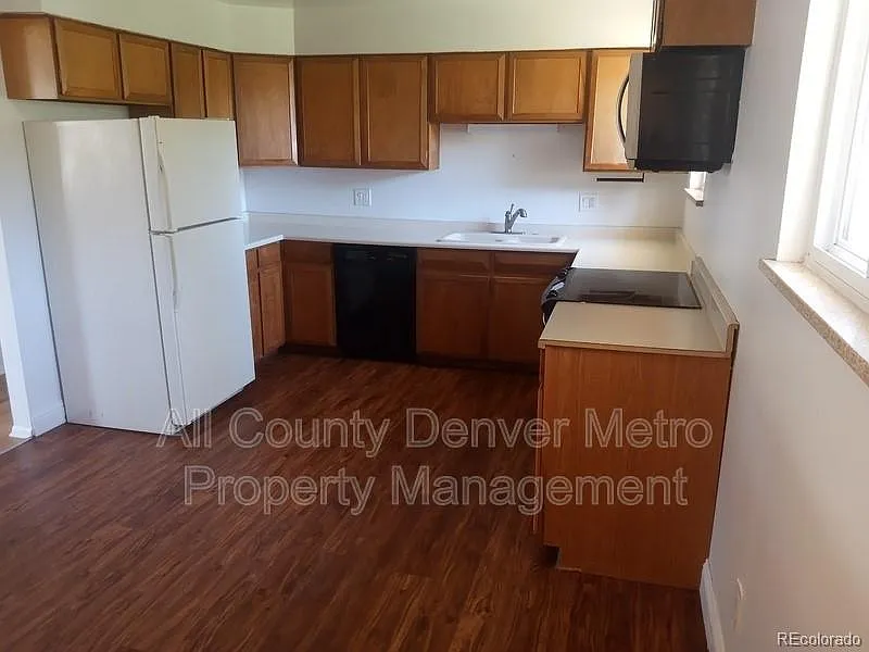 3 bed, 1.0 bath, 1120 sqft, $2,295 — Photo 4