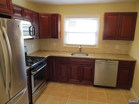 5th image of 515 New York Ave #1