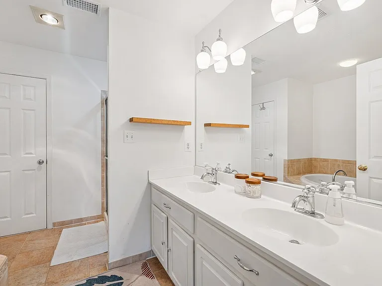 20353 Bowfonds St — Photo 22