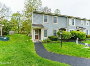 22 Minuteman Ct, Halfmoon, NY 12065