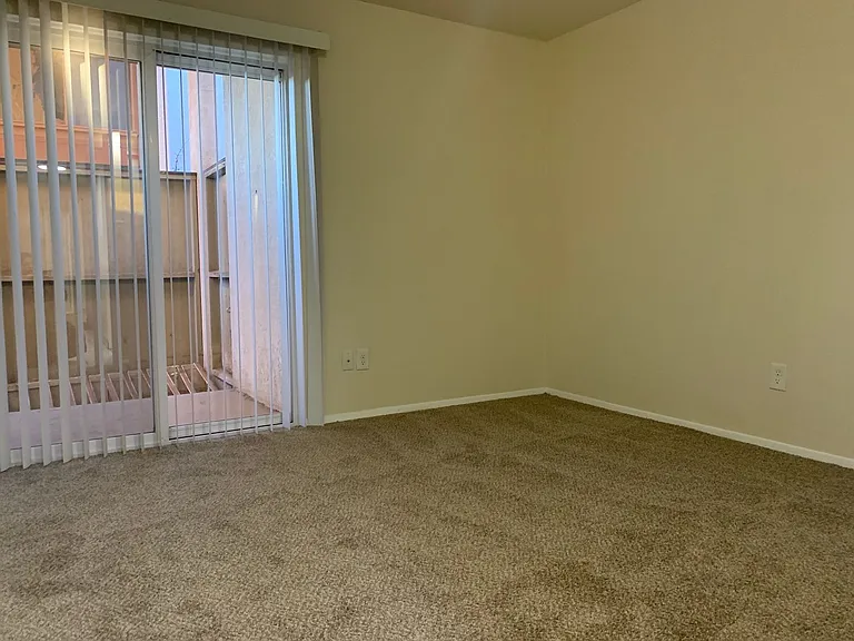 Large Quiet Two Bedroom — Photo 12