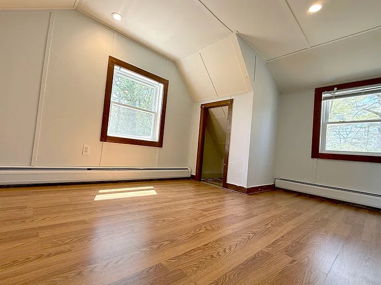 256 Park Ave — Photo 8