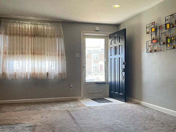 3rd image of 617 Crescent Dr