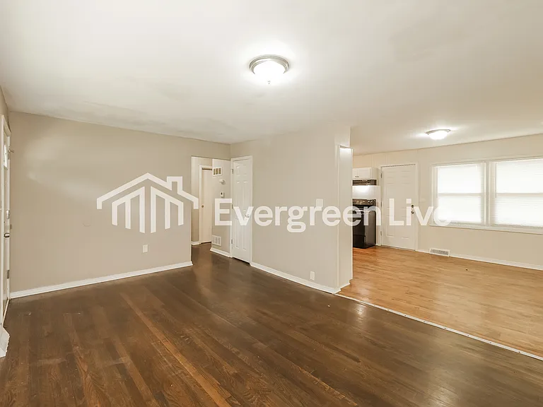 11213 Crystal Ave — Photo 5