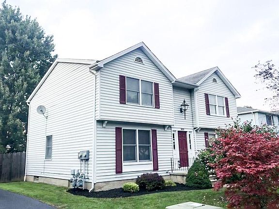 2nd image of 930 Remington Dr