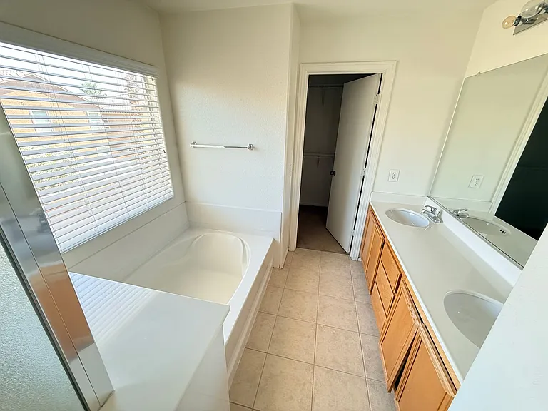 2416 Cockatoo Dr — Photo 17