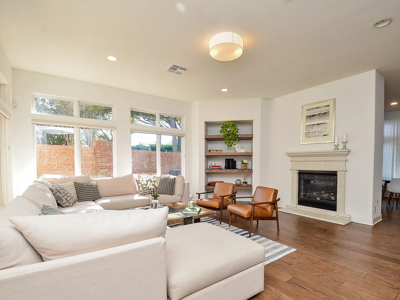 3 bed, 3.5 bath, 3648 sqft, $5,250 — Photo 4