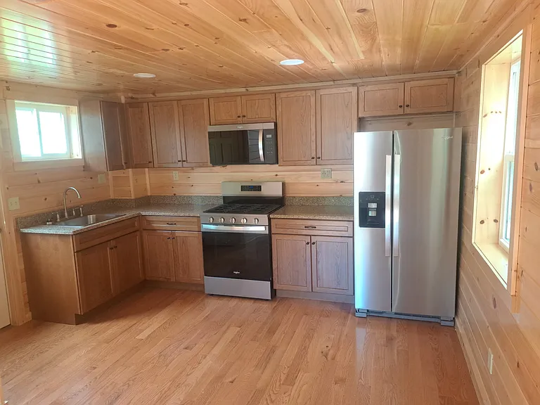 468 E Front St — Photo 3