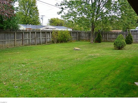 4th image of 726 Bowling Green Cir
