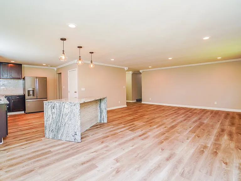 800 Caroway Blvd — Photo 6