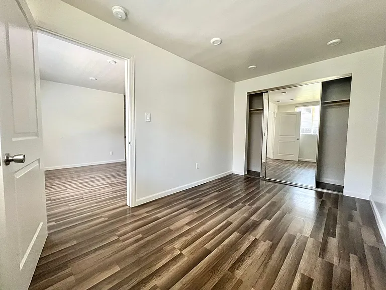 4020 Stevely Ave — Photo 2