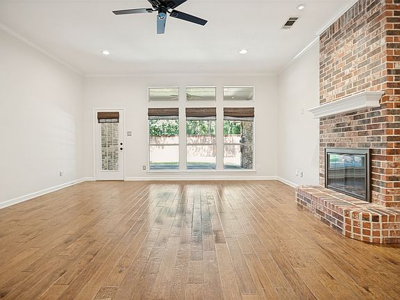 4th image of 3624 Chateaux Ln