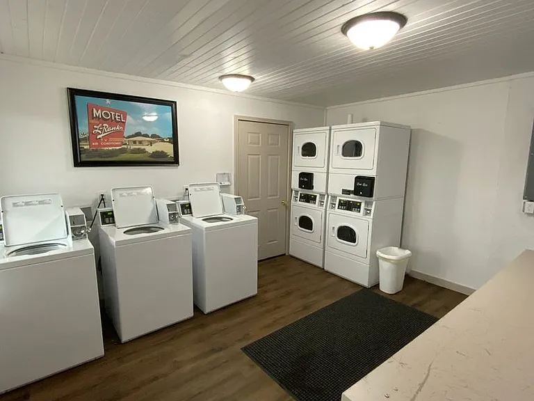 Broadway Apartments — Photo 7