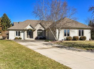 N21W26622 Cattail Ct, Pewaukee, WI 53072