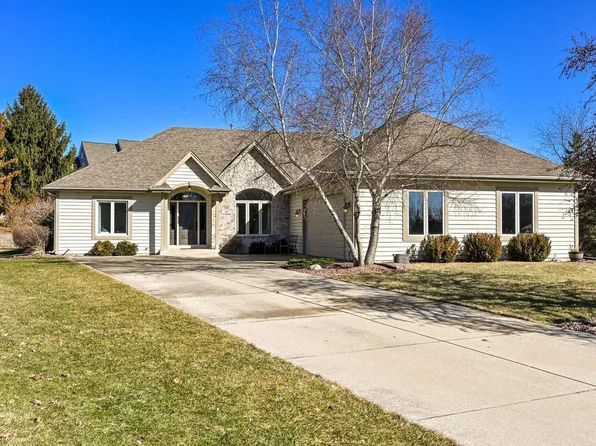 N21W26622 Cattail COURT, Pewaukee, WI 53072