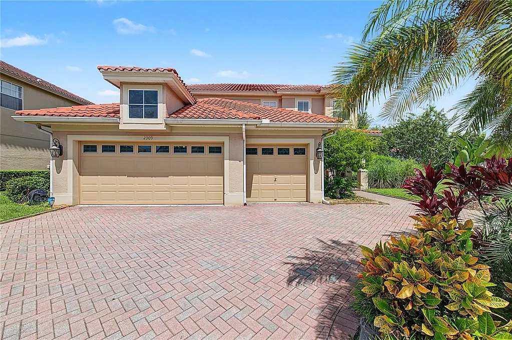 4 bed, 2.5 bath, 3148 sqft, $6,000 — Photo 2