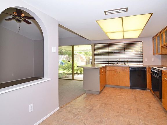 5th image of 466 Wildbriar Dr