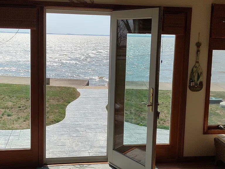 208 E Bayview Dr — Photo 14
