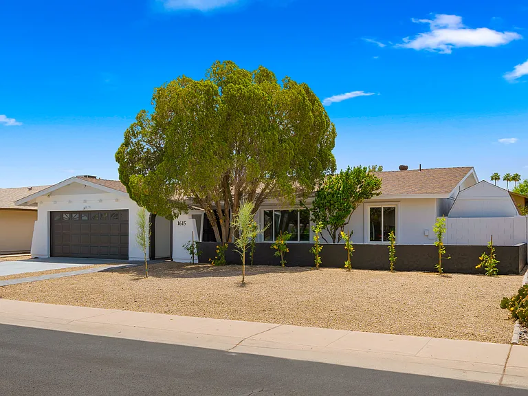 1615 E Fremont Dr — Photo 6