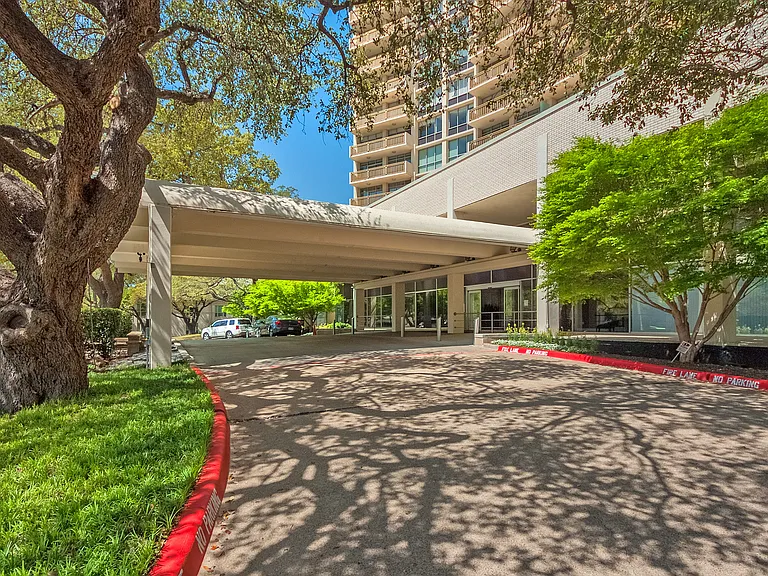 6211 W Northwest Hwy #G509 — Photo 3