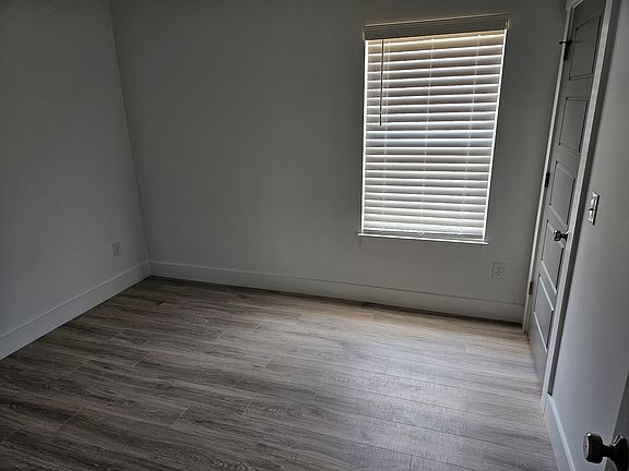 5th image of 225 Essex Dr