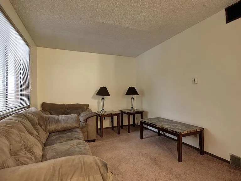 1105 W Main St — Photo 10