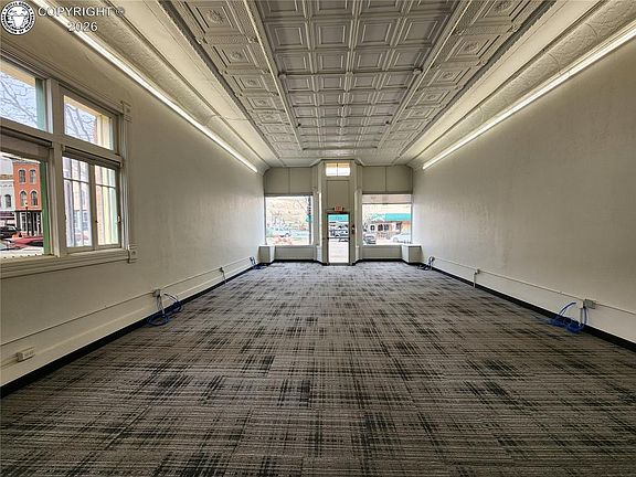 4th image of 402 Main St