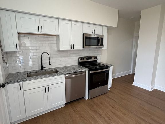5th image of 423 Hanford St