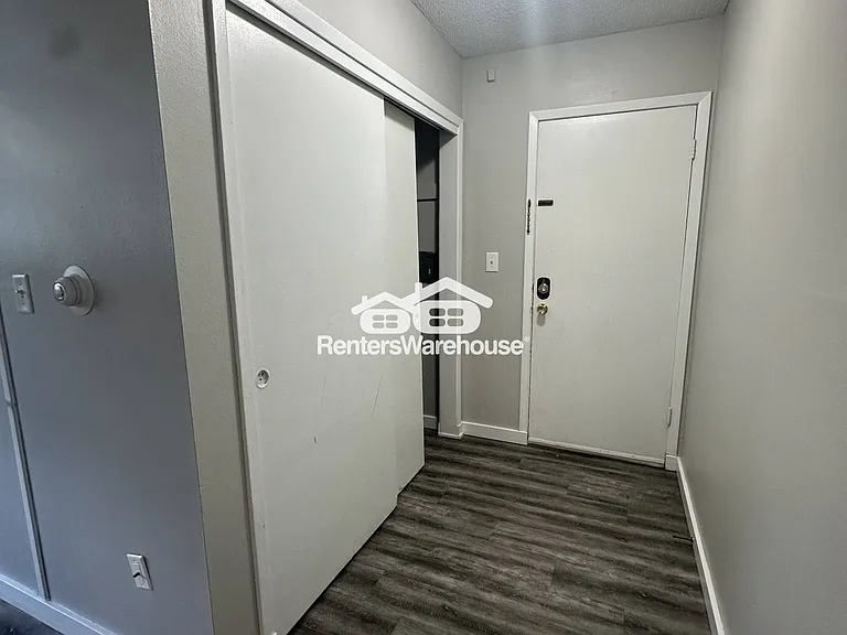 114 NW College Ave #4 — Photo 4