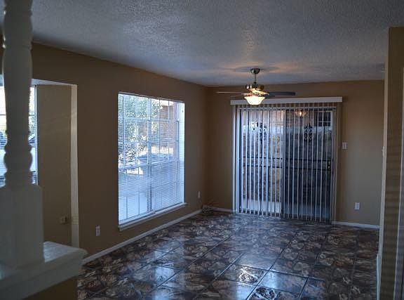 3rd image of 10504 Ashwood Dr APT A